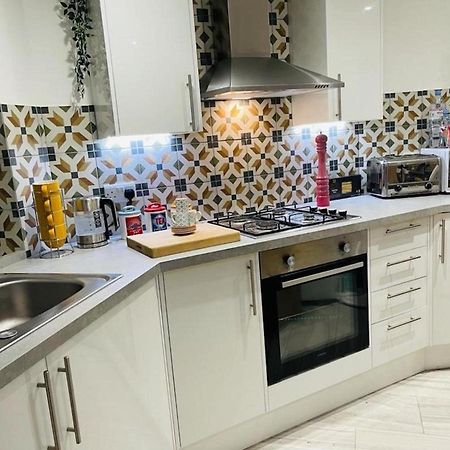 Bagshot Pennyhill Camberley Ascot Luxury 2 Beds 1 Bath Sleeps 4 Pets Ok Permit Parking Διαμέρισμα Εξωτερικό φωτογραφία
