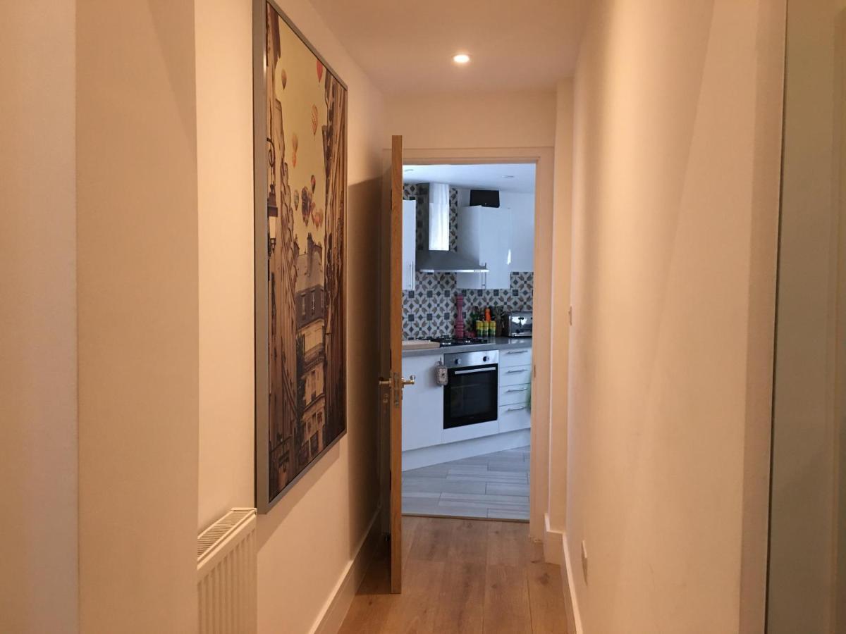 Bagshot Pennyhill Camberley Ascot Luxury 2 Beds 1 Bath Sleeps 4 Pets Ok Permit Parking Διαμέρισμα Εξωτερικό φωτογραφία