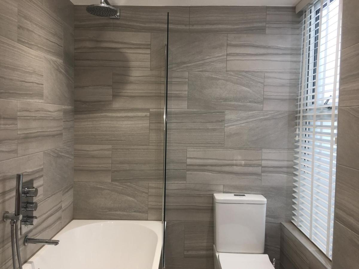 Bagshot Pennyhill Camberley Ascot Luxury 2 Beds 1 Bath Sleeps 4 Pets Ok Permit Parking Διαμέρισμα Εξωτερικό φωτογραφία