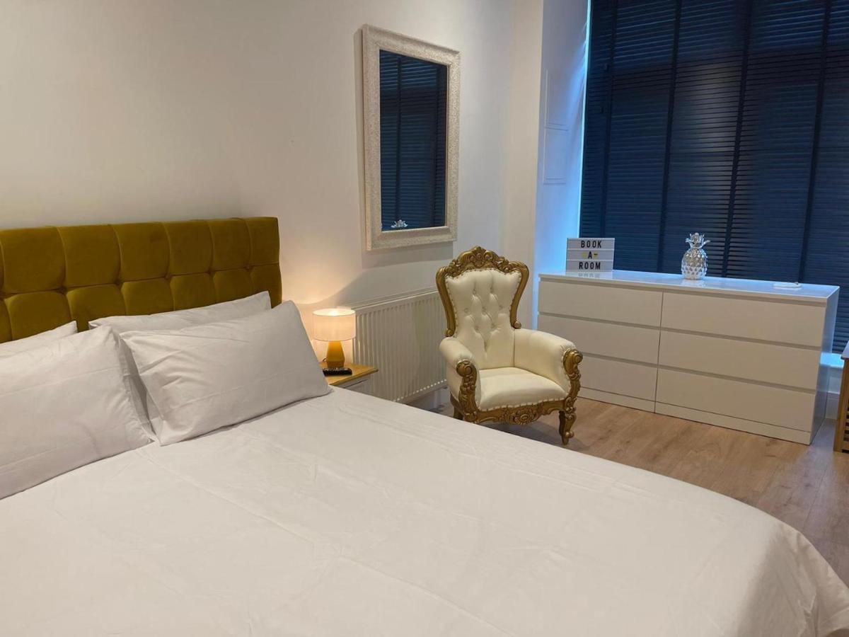 Bagshot Pennyhill Camberley Ascot Luxury 2 Beds 1 Bath Sleeps 4 Pets Ok Permit Parking Διαμέρισμα Εξωτερικό φωτογραφία